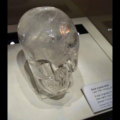This image has an empty alt attribute; its file name is Museum-Crystal-skull_Top-view.jpg