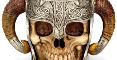 Viking skull beer mug with horns and stainless steel liner